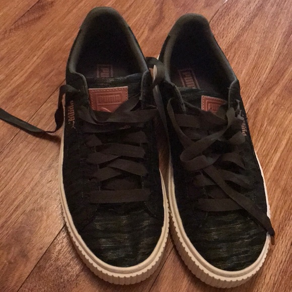 Puma baskets , size -8 in women’s - Picture 3 of 4